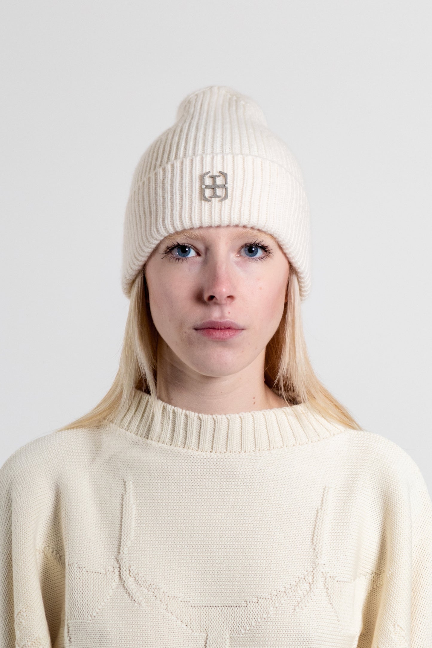 METALLIC LOGO CREAM BEANIE